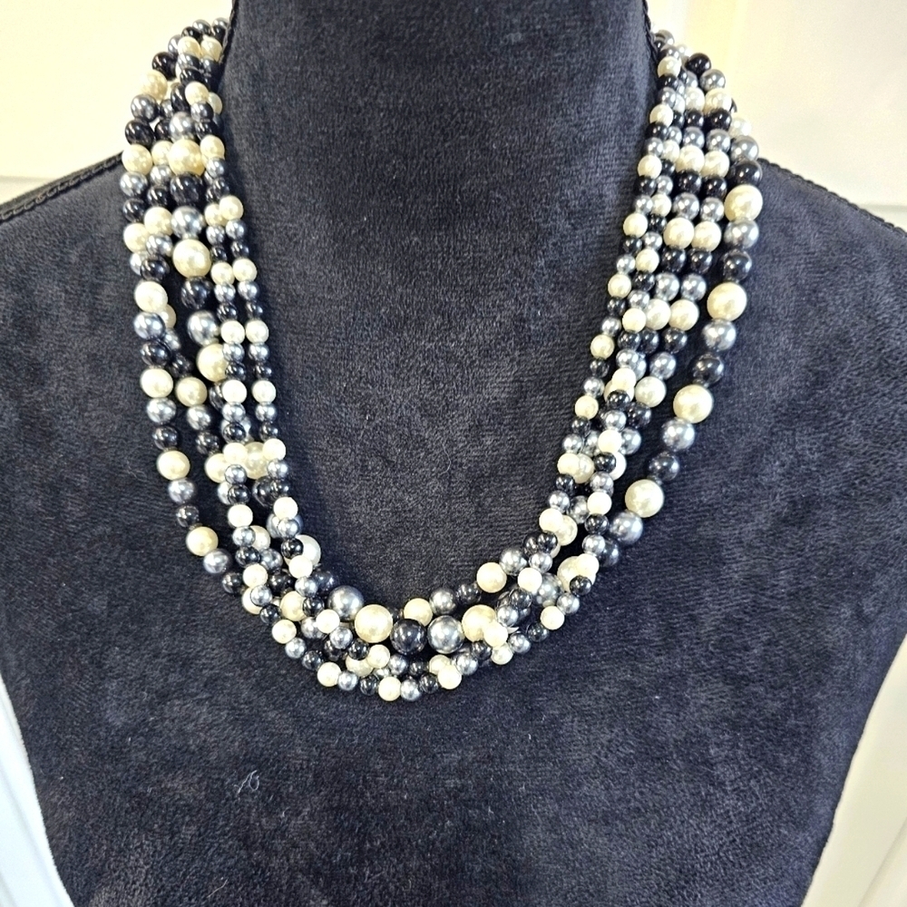 Costume Adjustable Faux Pearl Rope Necklace w Black, Silver & Pearl beads. EUC